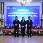 Gubernur Sumsel, Herman Deru dan Wakil Kepala Badan Kepegawaian Negara (BKN) Pusat, Haryomo Dwi Putranto, saat pengukuhan Kepala Kantor Regional VII BKN Palembang, Heni Sri Wahyuni.(Foto:J)