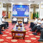 Bupati Muba, H.M Toha bersama Asisten Deputi Koor Kerjasama Kelembagaan dan Masyarakat Kemenko Polhukam H2IP, Herdaus saat rapat audensi bahas keimigrasian.(Foto:J)