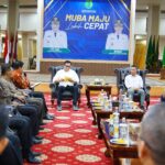 Bupati Muba, H.M Toha tengah beraudensi dengan Reza, Ketum Pengurus Ikatan Mahasiswa Musi Banyuasin (IMMUBA), Periode 2025-2027.(Foto:J)