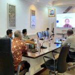 Sekda Muba, Apriyadi saat mengikuti rapat Rakor Diseminasi Layanan SMV Kemenkeu secara virtual.(Foto:J)