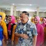 Wagub Sumsel,Cik Ujang saat pembukaan Bazar Kemerdekaan oleh BKOW Provinsi Sumsel.(Foto:J)