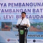 Gubernur Sumsel, Herman Deru saat memberikan sambutan usai meresmikan pembangunan jalan khusus angkutan batubara, Lahat.(Foto:J)