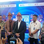 Sekda Sumsel, Edward Candra didampingi Ketum Badan Pembina Olahraga KORPRI (BAPOR KORPRI), M Asrorun Ni'am Sholeh. Saat memberikan sambutan usai pembukaan Chef De Mission (CDM) Meeting I Pornas XVII KORPRI Tahun 2025.(Foto:)