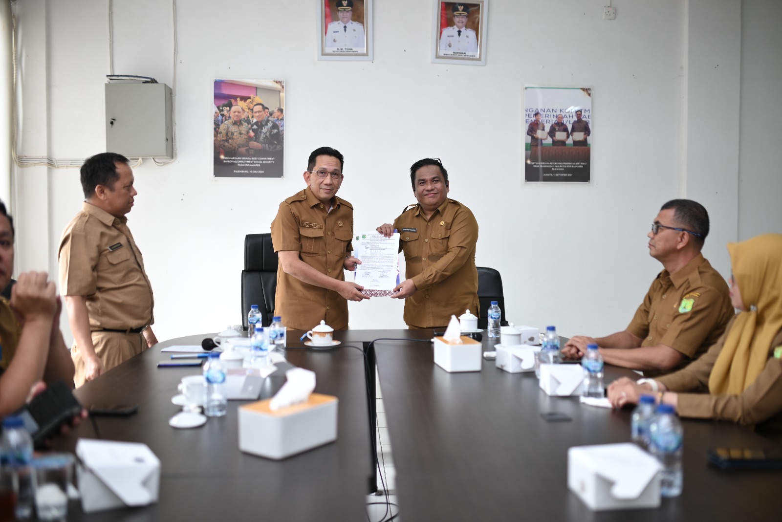 Kadisnakertrans Muba, Herryandi Sinulingga saat acara pisah sambut.(Foto:J)