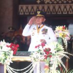 Gubernur Sumsel,Herman Deru saat memberi penghormatan detik detik Proklamasi HUT RI ke 80.(Foto:J)