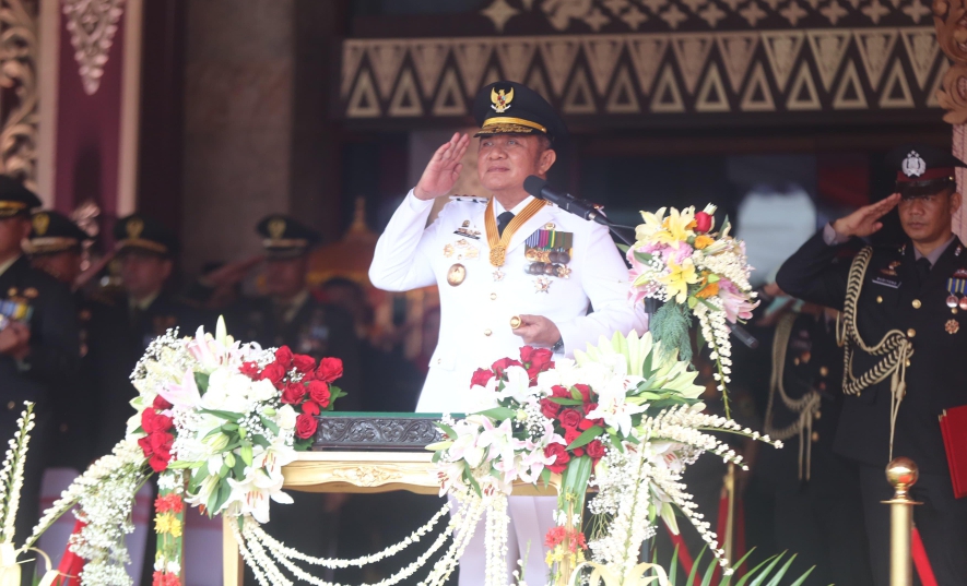 Gubernur Sumsel,Herman Deru saat memberi penghormatan detik detik Proklamasi HUT RI ke 80.(Foto:J)