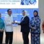 Wali Kota Palembang H Ratu Dewa bersama Ketua APJI yang baru dilantik (foto:ma)